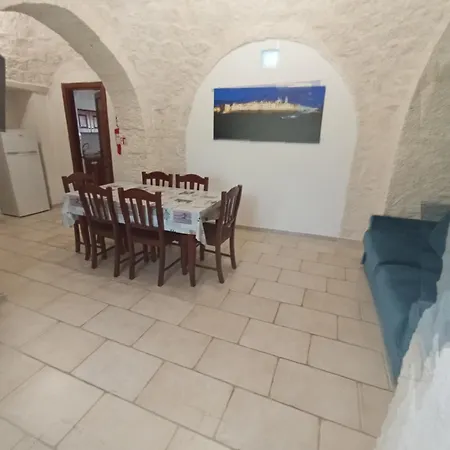 Giaster 2 Tatil Evi Locorotondo